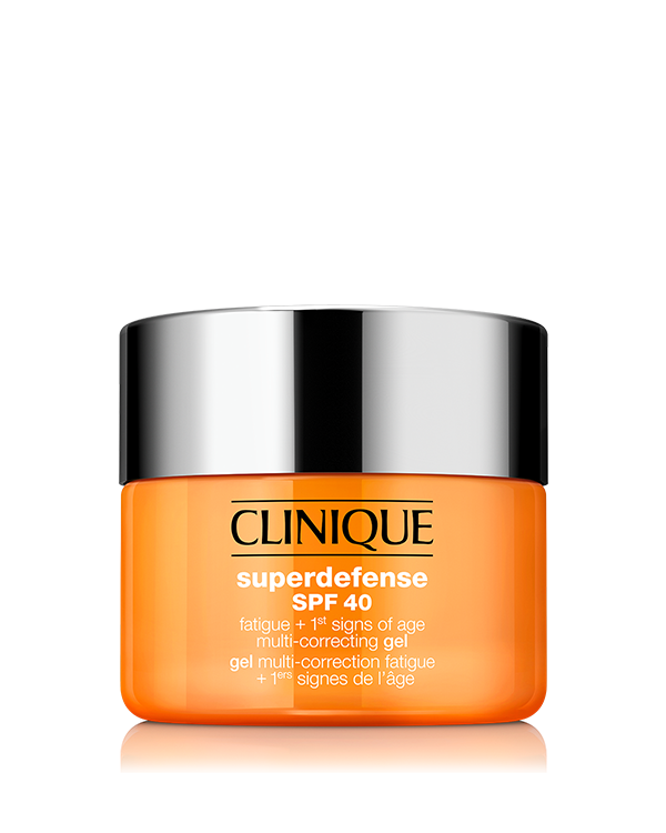 Superdefense™ SPF 40 Fatigue + 1st Signs Of Age Multi-Correcting Gel, Eine erfrischende, sanfte Creme mit Lichtschutzsfaktor, die Müdigkeit und erste Anzeichen der Hautalterung bekämpft.